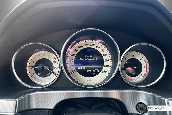 Mercedes-Benz E220 22 of 30