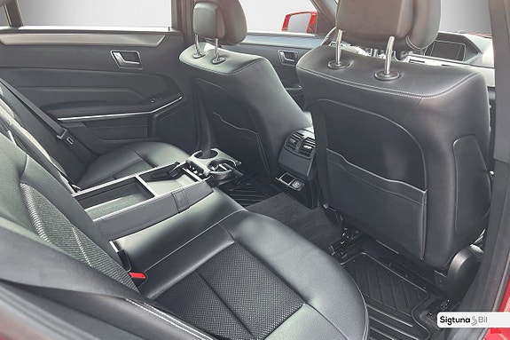 Mercedes-Benz E220 11 of 30