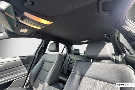 Mercedes-Benz E220 30 of 30