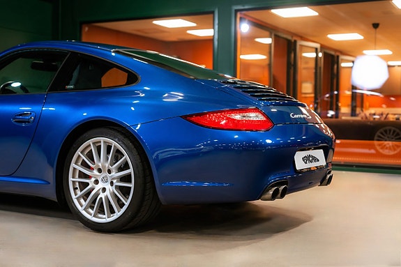Porsche 911 4 of 5