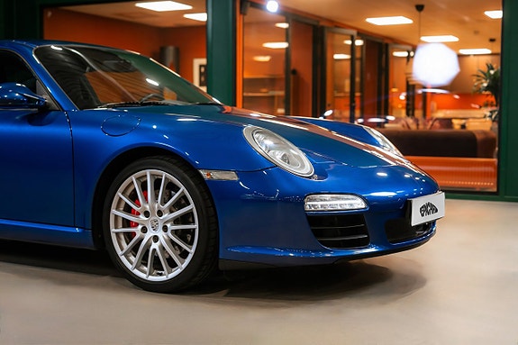 Porsche 911 2 of 5