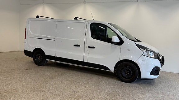 Nissan NV300 2 of 5