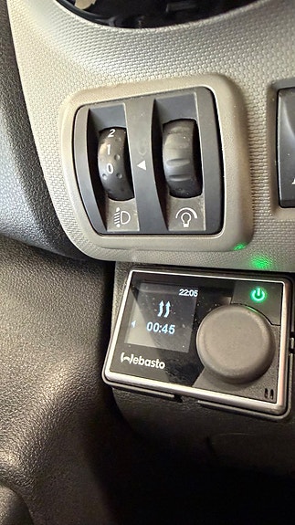 Nissan NV300 13 of 18