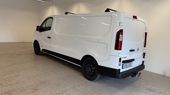 Nissan NV300 8 of 18