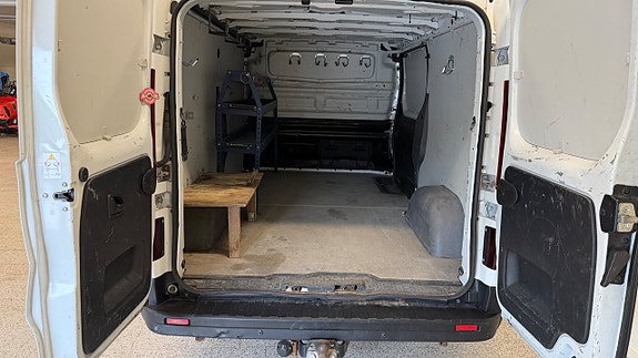 Nissan NV300 5 of 5