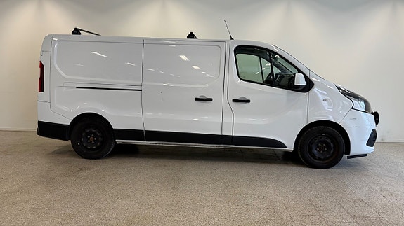 Nissan NV300 3 of 5