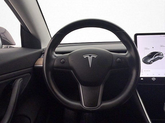 Tesla Model 3 24 of 30