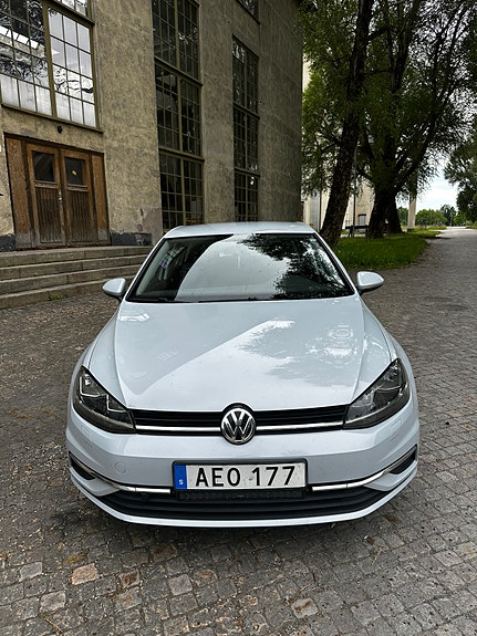 Volkswagen Golf VII 2 of 5
