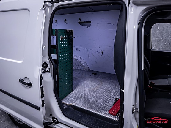 Volkswagen Caddy Maxi 16 of 29