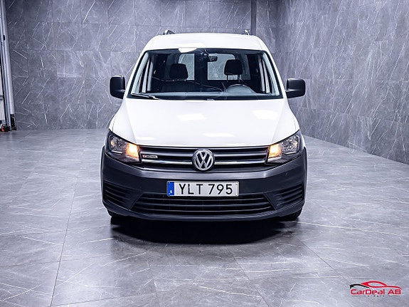 Volkswagen Caddy Maxi 2 of 5