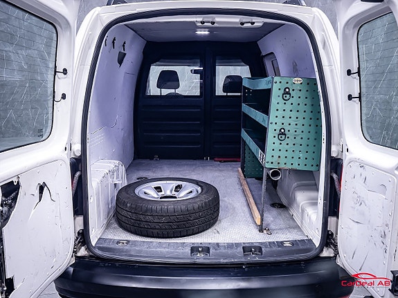 Volkswagen Caddy Maxi 17 of 29