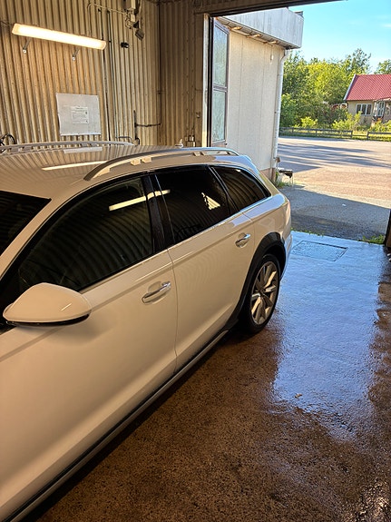 Audi A6 allroad 2 of 7