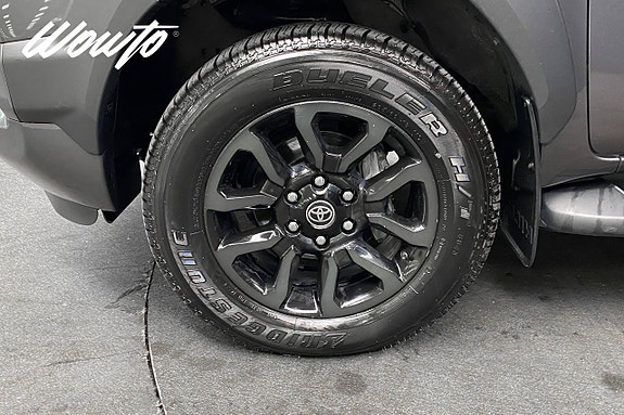 Toyota HiLux 23 of 25