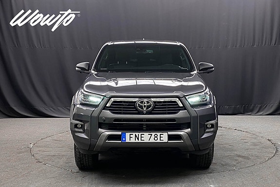 Toyota HiLux 2 of 25