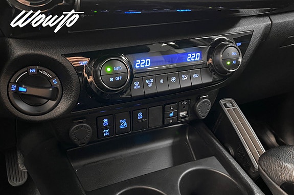 Toyota HiLux 17 of 25
