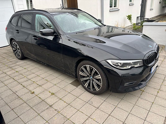 BMW 330i 3 of 6