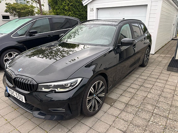 BMW 330i 2 of 6