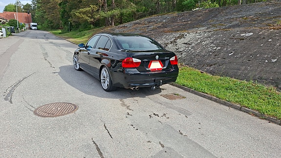 BMW 325i 3 of 9