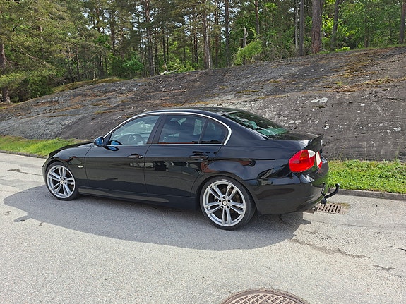 BMW 325i 2 of 9