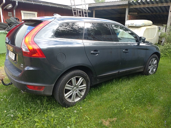 Volvo XC60 2 of 4