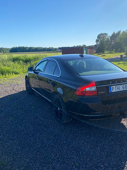 Volvo S80 3 of 5