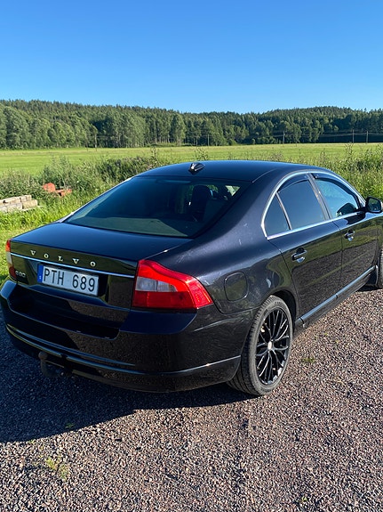 Volvo S80 4 of 5