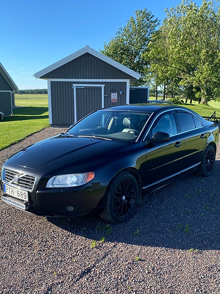 Volvo S80 2 of 5