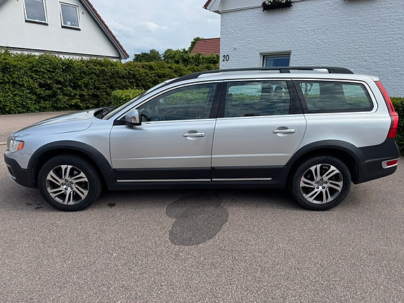 Volvo XC70 2 of 5