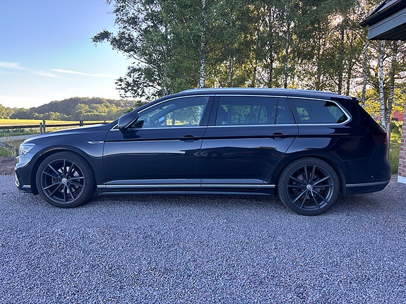 Volkswagen Passat 2 of 4