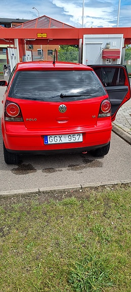 Volkswagen Polo 2 of 5
