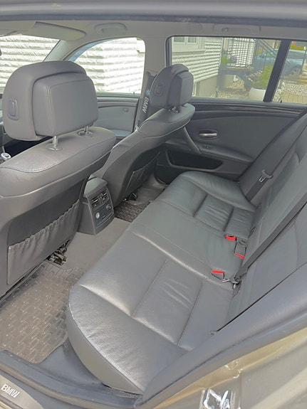 BMW 523i 4 of 5