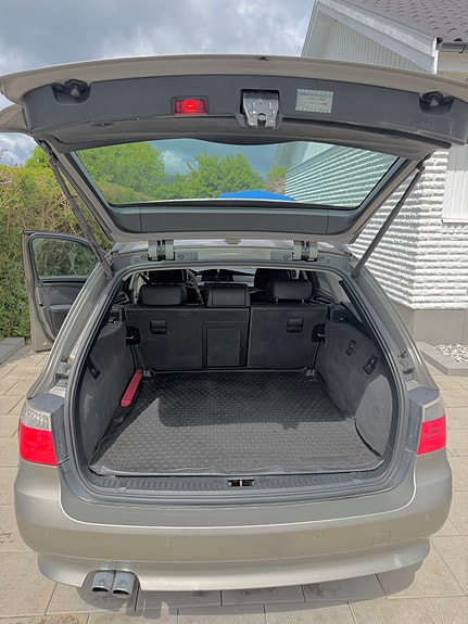 BMW 523i 5 of 5