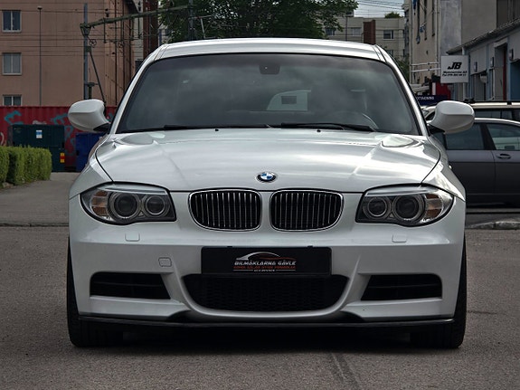 BMW 135i 3 of 5