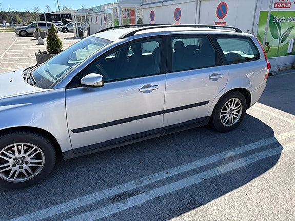Volvo V50 2 of 3