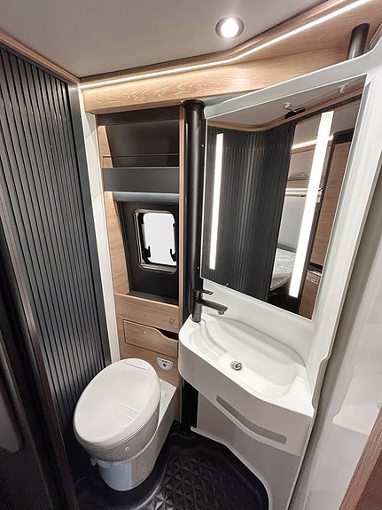 Knaus BOXLIFE 600 MQ AUTOMAT ADAPTIV FARTHÅLLARE DIESELVÄRMARE Lyftsäng 22 of 30