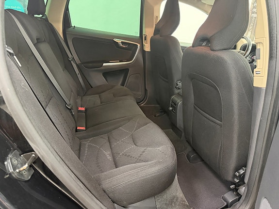 Volvo XC60 13 of 21