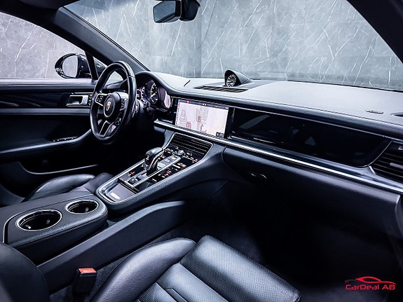 Porsche Panamera 4 14 of 30