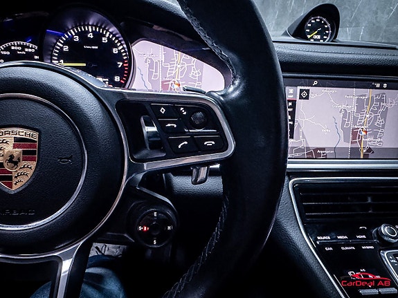 Porsche Panamera 4 24 of 30