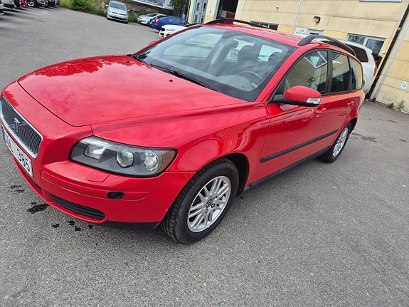 Volvo V50 2 of 5