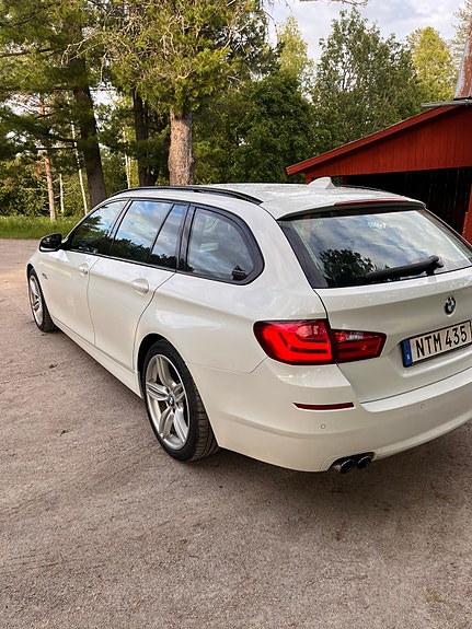 BMW 520d 3 of 5