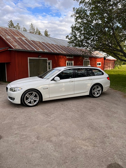 BMW 520d 2 of 5