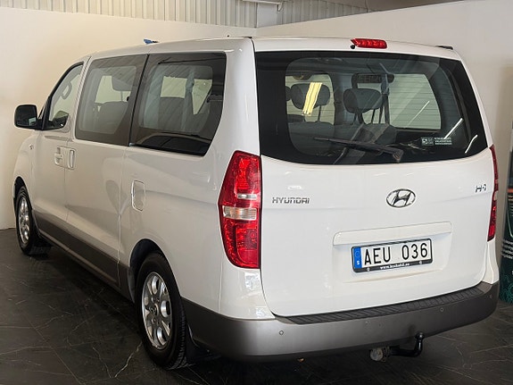 Hyundai H-1 4 of 5
