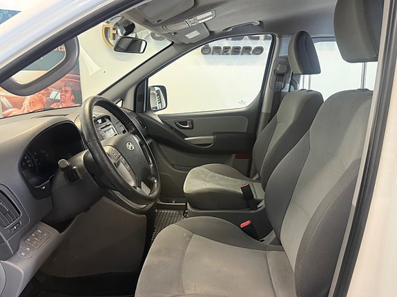 Hyundai H-1 8 of 29