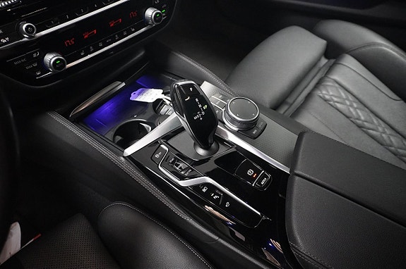 BMW 530e 12 of 15