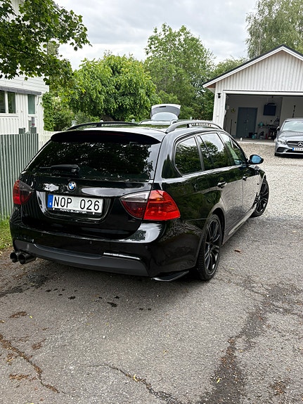 BMW 325i 2 of 5