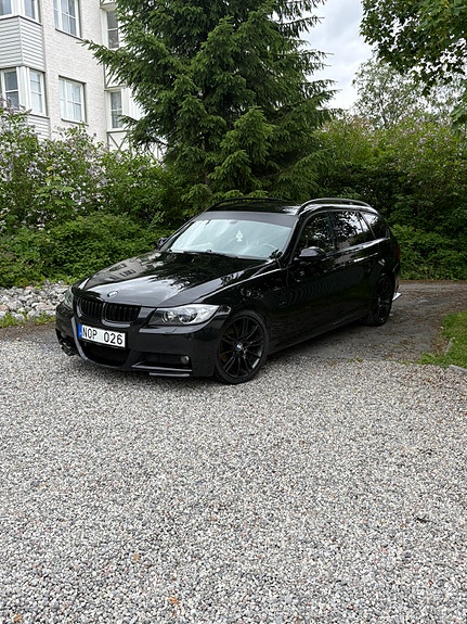BMW 325i 4 of 5