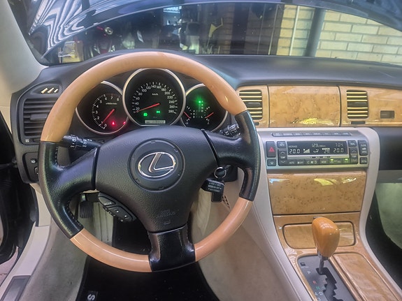 Lexus SC430 5 of 9