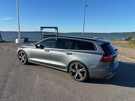 Volvo V60 2 of 5
