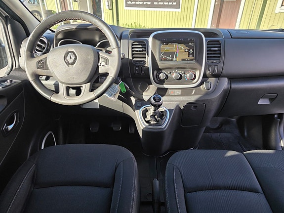 Renault Trafic 11 of 17