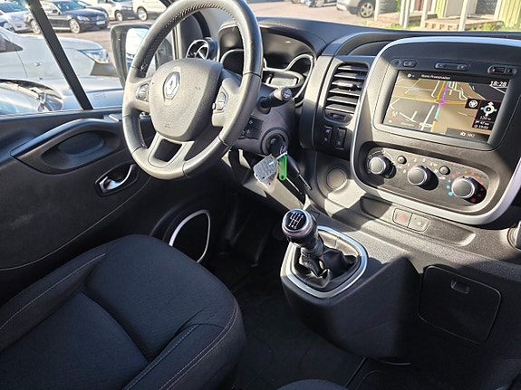 Renault Trafic 9 of 17